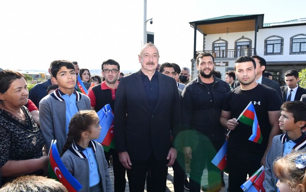 President Ilham Aliyev and First Lady Mehriban Aliyeva talk to residents of Aghali village, inquire about their conditions (PHOTO/VIDEO)