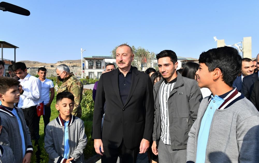 President Ilham Aliyev and First Lady Mehriban Aliyeva talk to residents of Aghali village, inquire about their conditions (PHOTO/VIDEO)