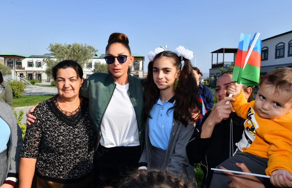 President Ilham Aliyev and First Lady Mehriban Aliyeva talk to residents of Aghali village, inquire about their conditions (PHOTO/VIDEO)