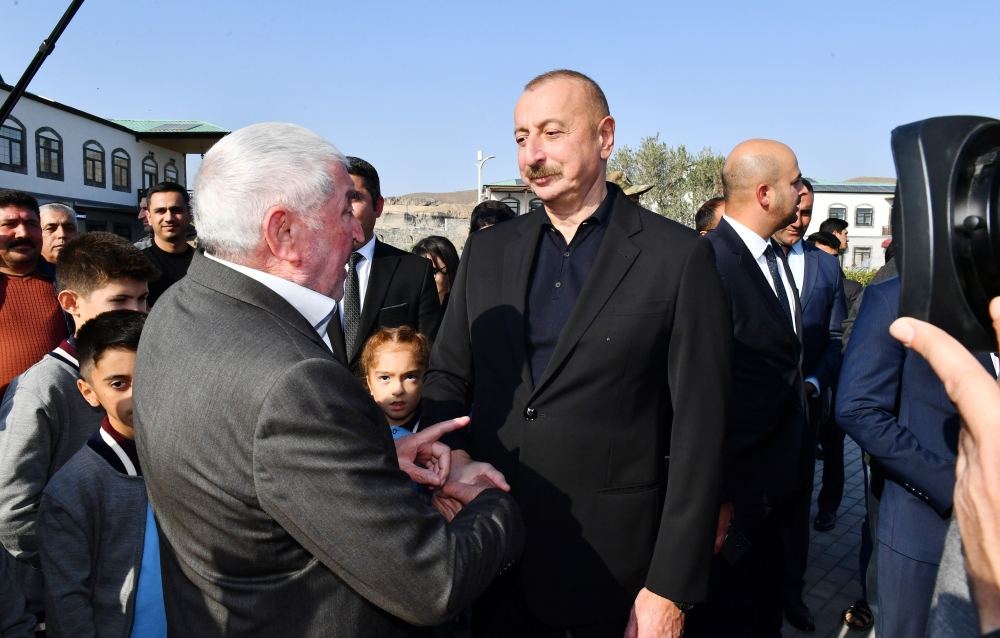 President Ilham Aliyev and First Lady Mehriban Aliyeva talk to residents of Aghali village, inquire about their conditions (PHOTO/VIDEO)