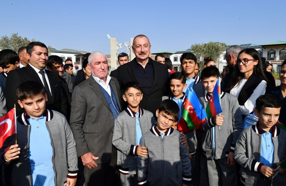 President Ilham Aliyev and First Lady Mehriban Aliyeva talk to residents of Aghali village, inquire about their conditions (PHOTO/VIDEO)