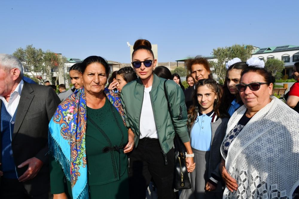 President Ilham Aliyev and First Lady Mehriban Aliyeva talk to residents of Aghali village, inquire about their conditions (PHOTO/VIDEO)