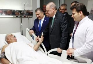 Türkiyə prezidenti yol qəzası keçirən Binəli Yıldırım və Şamil Ayrımı ziyarət edib