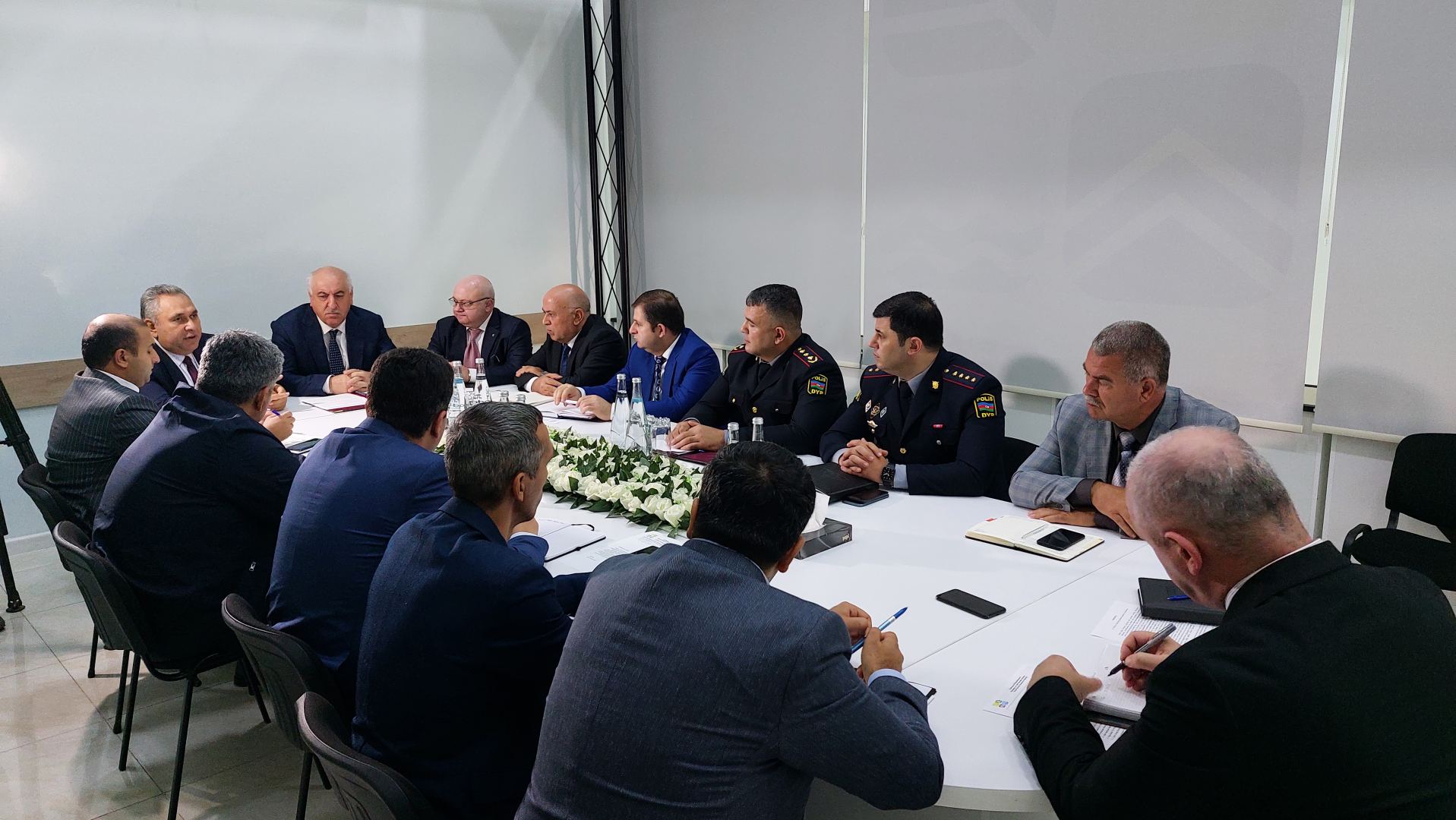 В Баку состоялась встреча госструктур по вопросам регулирования движения транспорта (ФОТО)