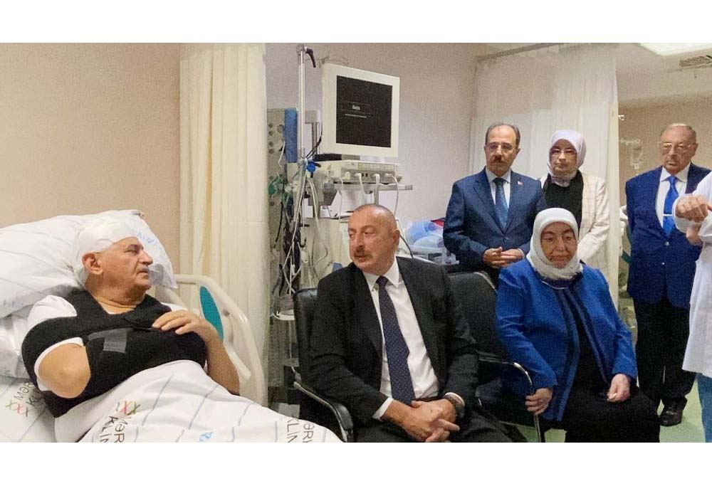 President Ilham Aliyev arrives at hospital to visit Binali Yildirim, Şamil Ayrim and bodyguard Oguzhan Demirçi, who had traffic accident in Azerbaijan (PHOTO/VIDEO)