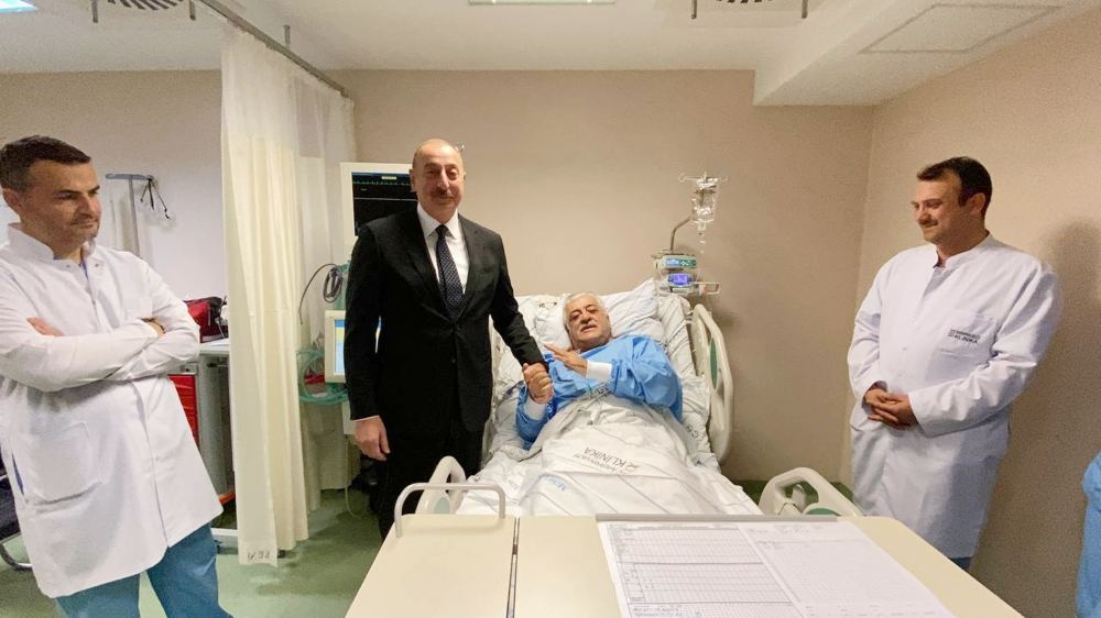 President Ilham Aliyev arrives at hospital to visit Binali Yildirim, Şamil Ayrim and bodyguard Oguzhan Demirçi, who had traffic accident in Azerbaijan (PHOTO/VIDEO)