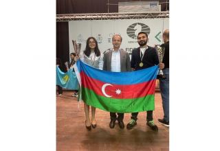 FIDE president congratulates Azerbaijani world chess champions (PHOTO)