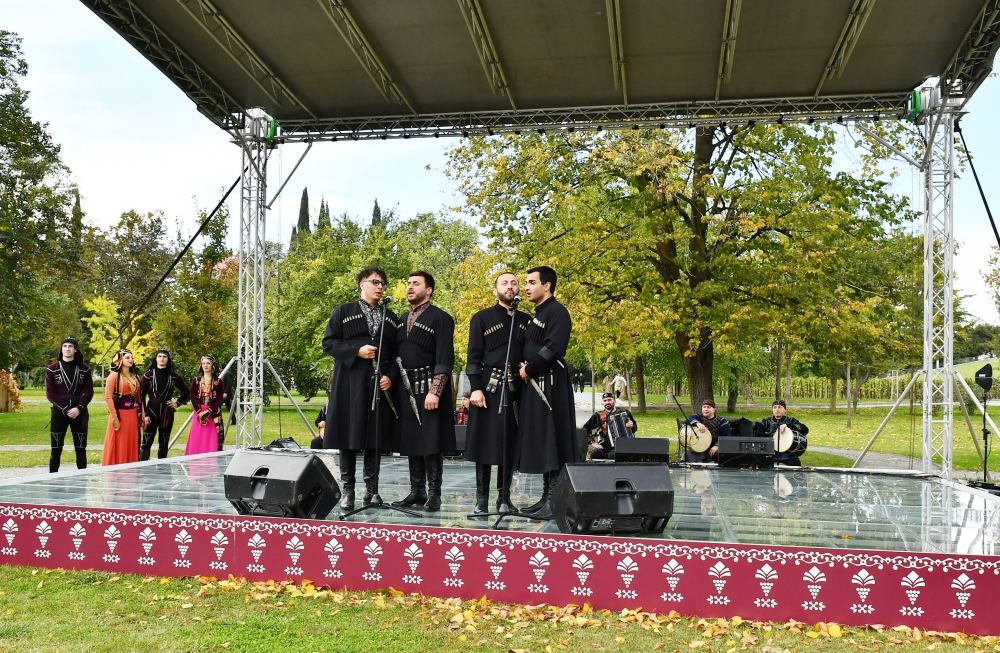 Президент Ильхам Алиев и премьер-министр Грузии Ираклий Гарибашвили приняли участие в культурной программе в комплексе шато Мухрани (ФОТО/ВИДЕО)
