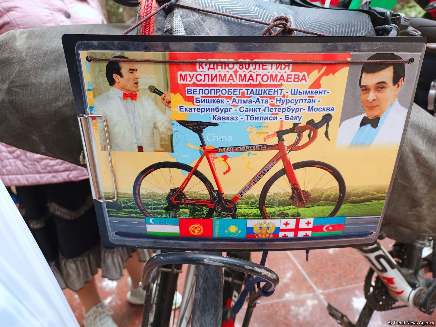 Преодолев 14 тыс. км на велосипеде,  из Ташкента в Баку приехал известный певец  Хурсанд Шеров (ВИДЕО, ФОТО)