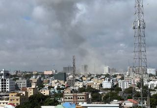 Число погибших при взрывах у здания Минобразования Сомали возросло до 100