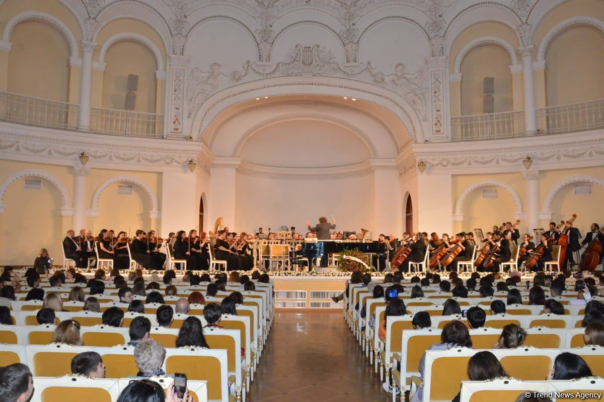 Красота оркестровых красок и жанровое многообразие. В Баку отметили 100-летие Фикрета Амирова (ФОТО/ВИДЕО)