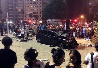 В Бразилии автомобиль въехал в толпу протестующих против избранного президента