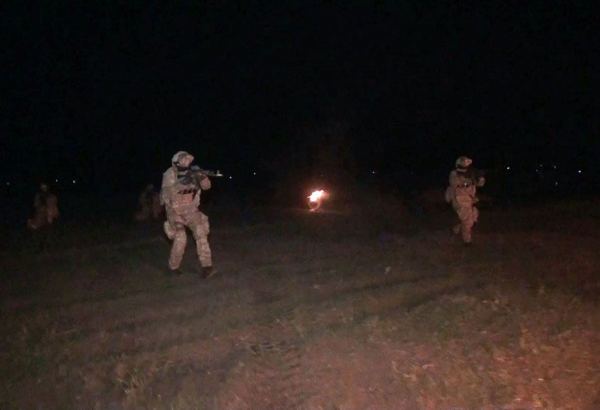 Azerbaijan's special forces carry out night-time exercises in country's south (VIDEO)