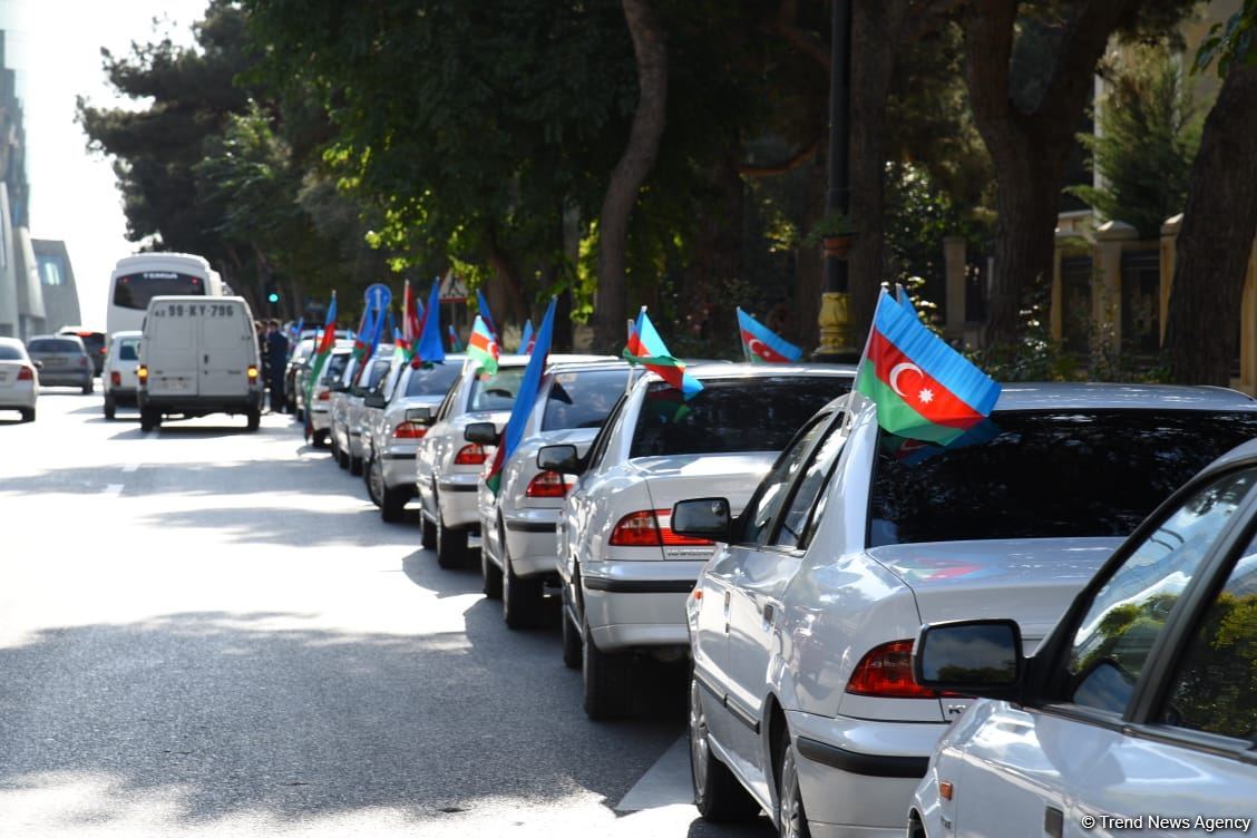 "Victory" car rally kicks off in Baku (PHOTO)