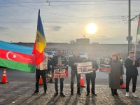 Moldovadakı azərbaycanlılar Fransa Səfirliyi qarşısında dinc aksiya keçirib (FOTO)