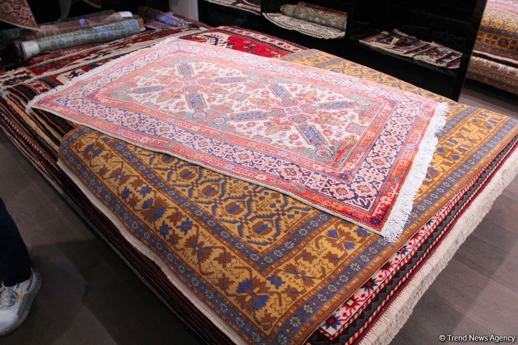 В Four Seasons Baku состоялось торжественное открытие бутика "Азерхалча" – красочные Карабахские скакуны и потрясающие ковры (ФОТО)