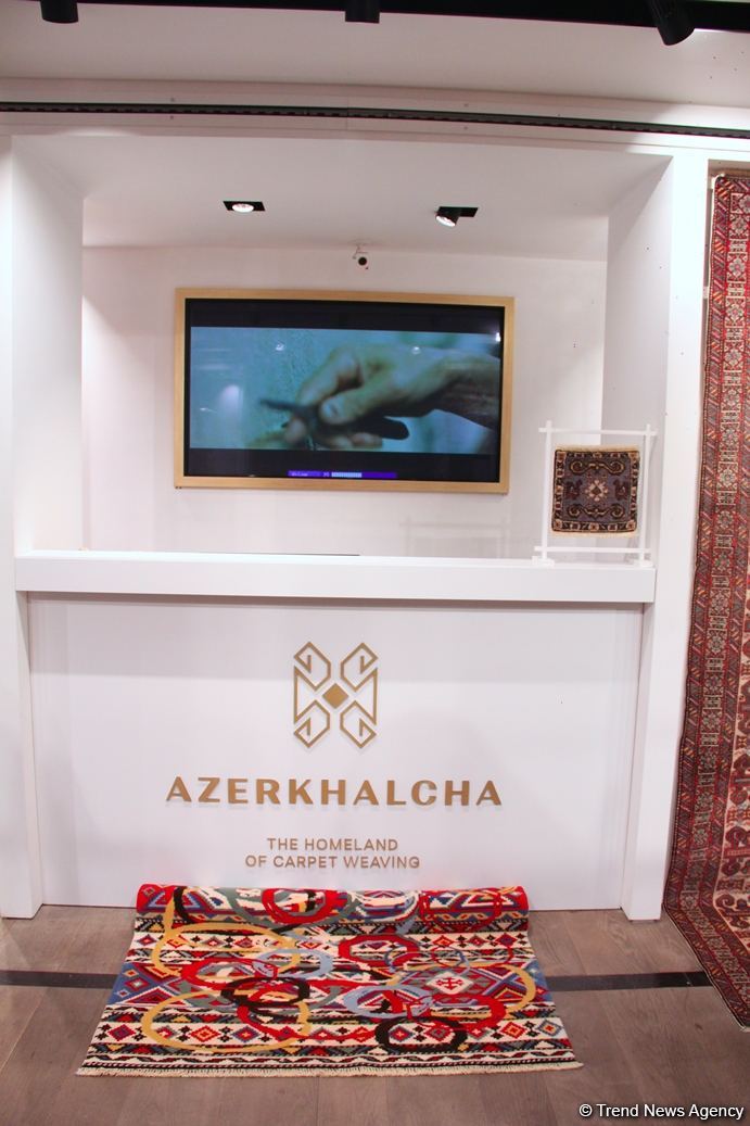 В Four Seasons Baku состоялось торжественное открытие бутика "Азерхалча" – красочные Карабахские скакуны и потрясающие ковры (ФОТО)