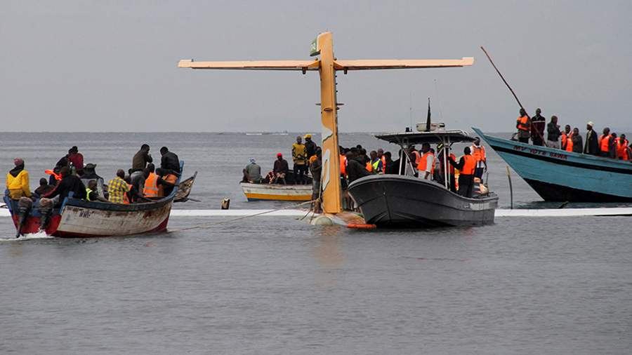 В Танзании 19 человек погибли при падении самолета в озеро Виктория