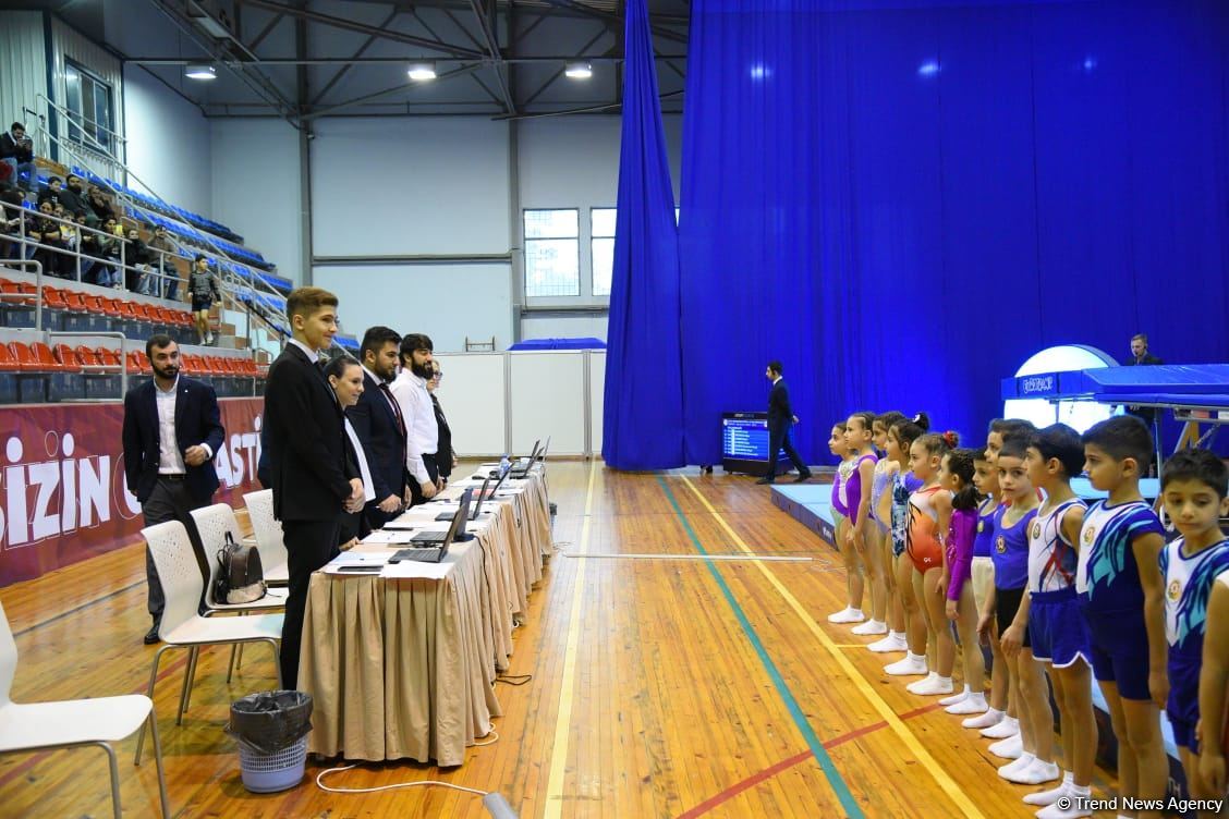 Batut gimastikası üzrə 6-cı Bakı birinciliyinin yarışlarına start verilib (FOTO)