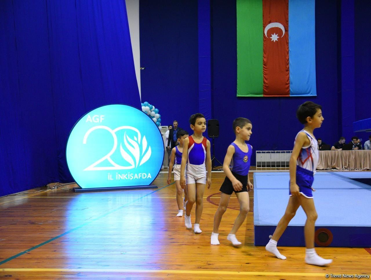 Стартовали соревнования 6-го первенства Баку по прыжкам на батуте (ФОТО)