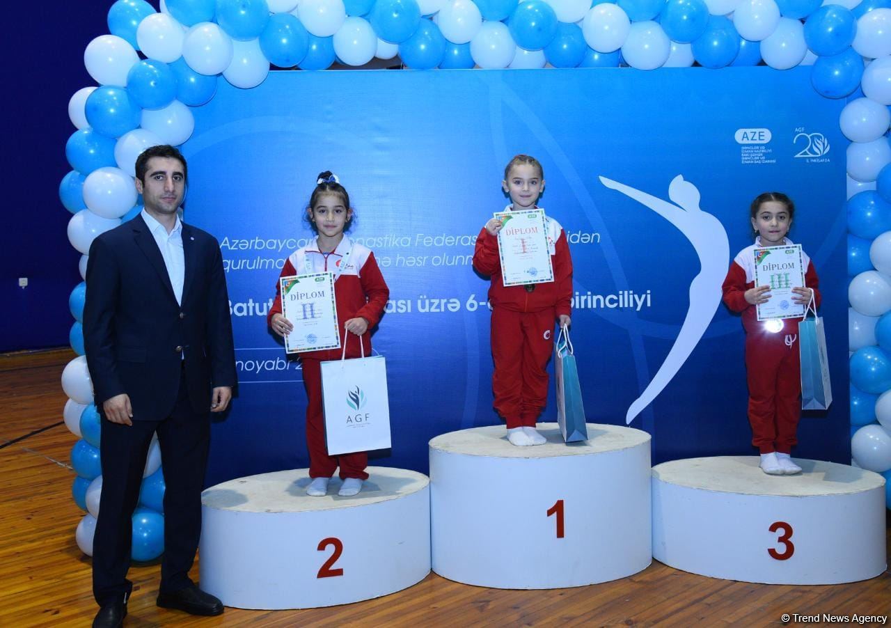 Batut gimnastikası üzrə 6-cı Bakı birinciliyi başa çatıb (FOTO)