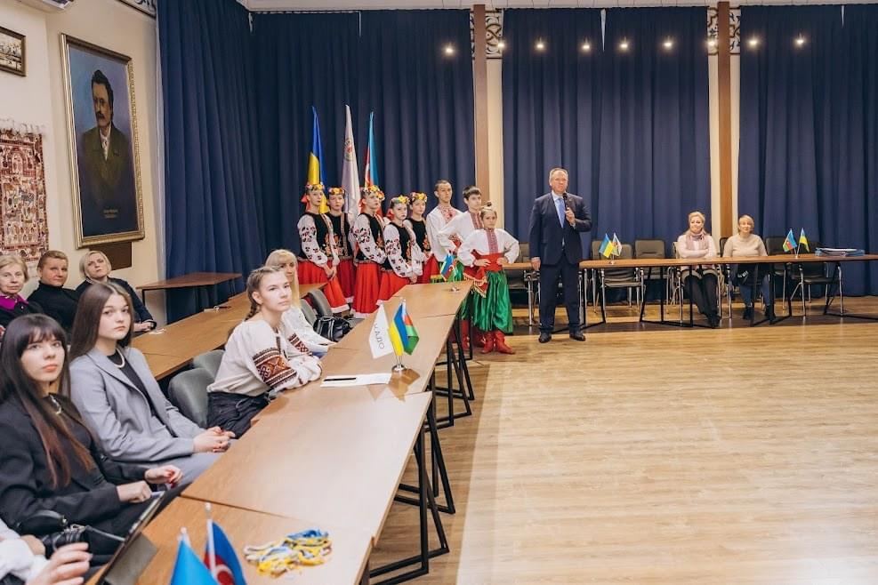Состоялся телемост между азербайджанскими и украинскими детьми (ФОТО)
