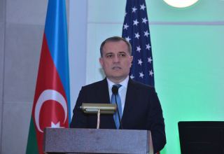 Глава МИД Азербайджана отметил День Победы с соотечественниками, проживающими в США (ФОТО)