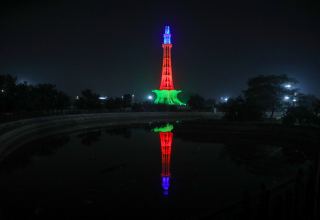“Minar-e-Pakistan” окрасилась в цвета азербайджанского флага (ФОТО)