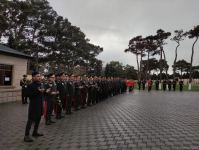 В связи с Днем Победы Азербайджана посещаются могилы шехидов во II Аллее почетного захоронения в Баку (ФОТО)