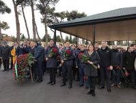 В связи с Днем Победы Азербайджана посещаются могилы шехидов во II Аллее почетного захоронения в Баку (ФОТО)
