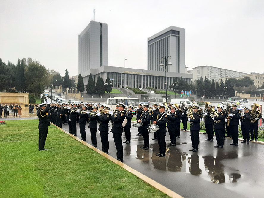 По случаю Дня Победы Азербайджана в Баку прошли шествия военнослужащих (ФОТО)