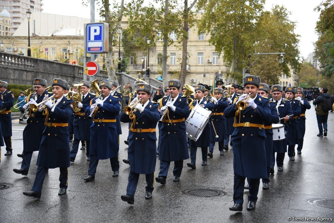 Procession with military bands in Baku on occasion of Victory Day (PHOTO/VIDEO)