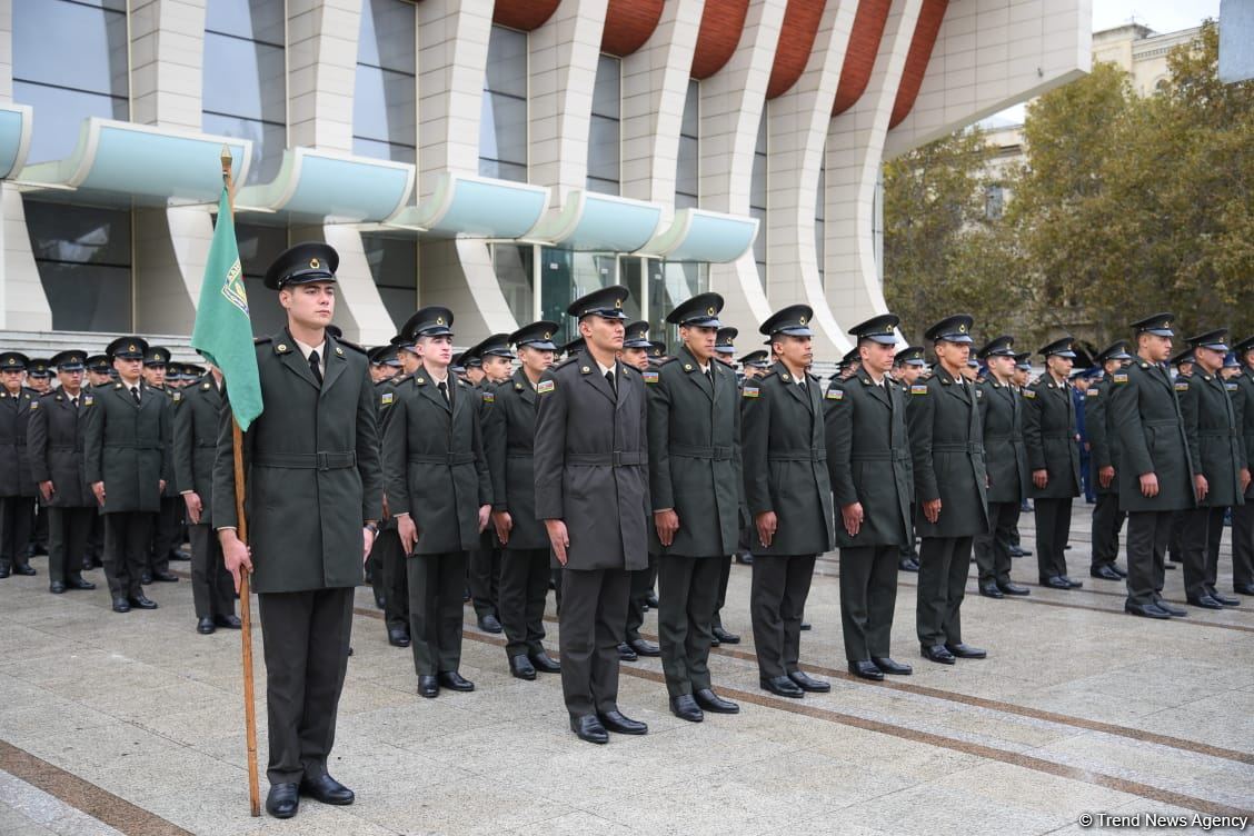 В связи с Днем Победы в Баку прошло шествие в сопровождении военных оркестров (ФОТО/ВИДЕО)