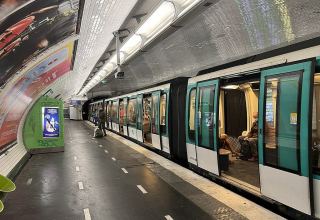 Parisdə tətillə əlaqədar 30-dan çox metrostansiya bağlanıb