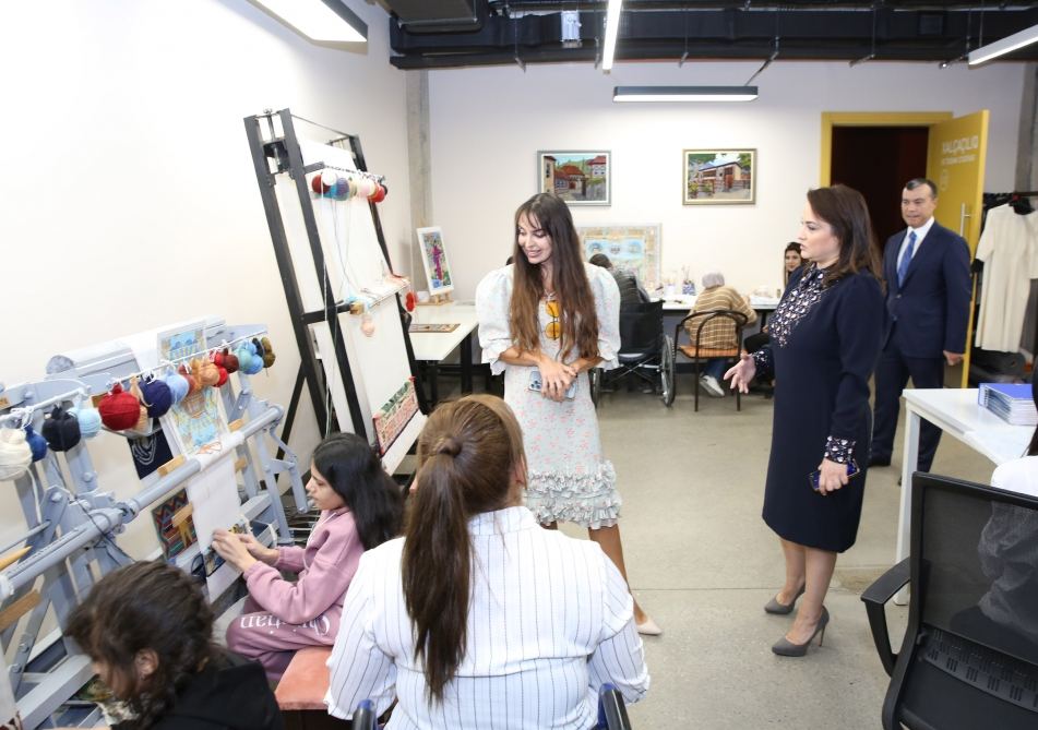 Вице-президент Фонда Гейдара Алиева Лейла Алиева посетила Центр инклюзивного развития и творчества DOST (ФОТО)