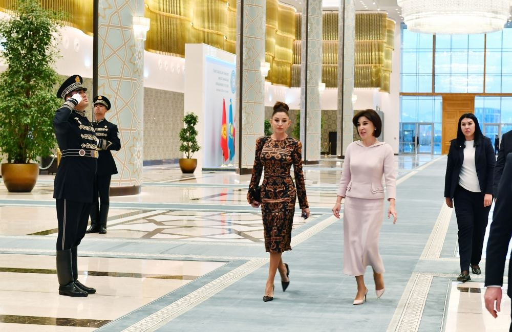 First Lady of Azerbaijan Mehriban Aliyeva meets with First Lady of Uzbekistan Ziroatkhon Mirziyoyeva (PHOTO)