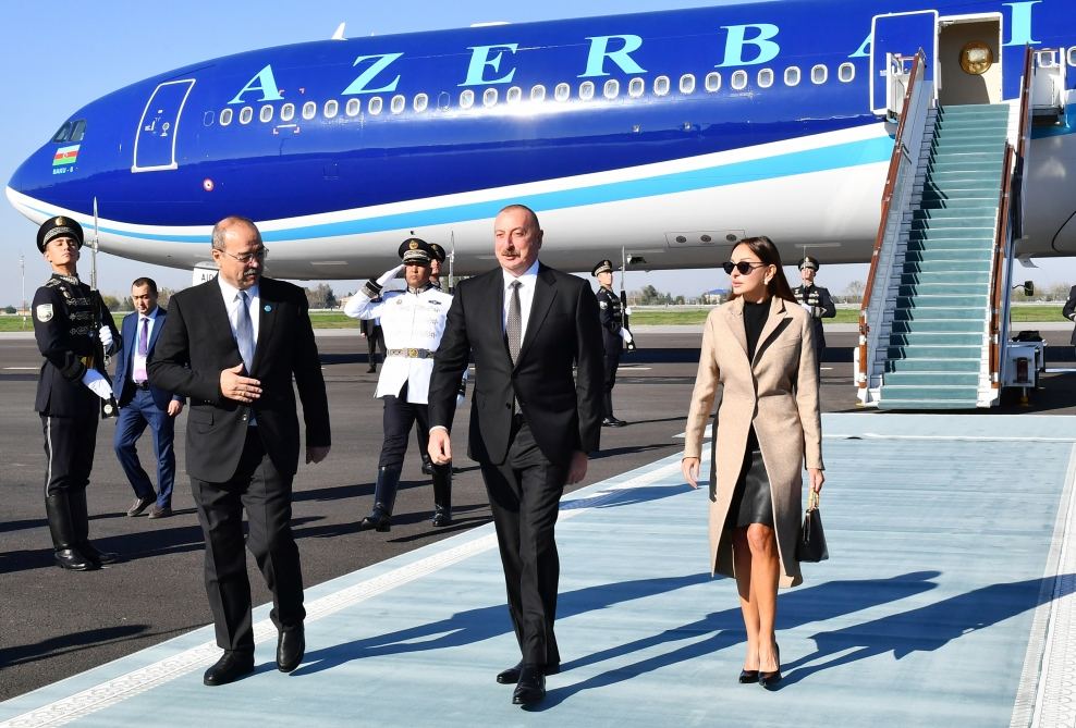 President Ilham Aliyev and First Lady Mehriban Aliyeva arrive in Uzbekistan on visit (PHOTO/VIDEO)