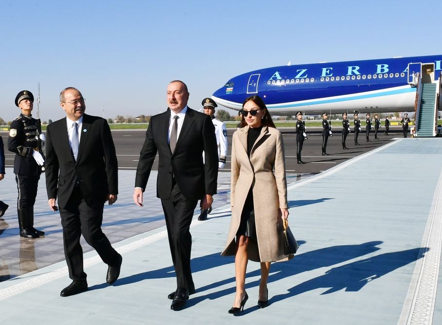 President Ilham Aliyev and First Lady Mehriban Aliyeva arrive in Uzbekistan on visit (PHOTO/VIDEO)