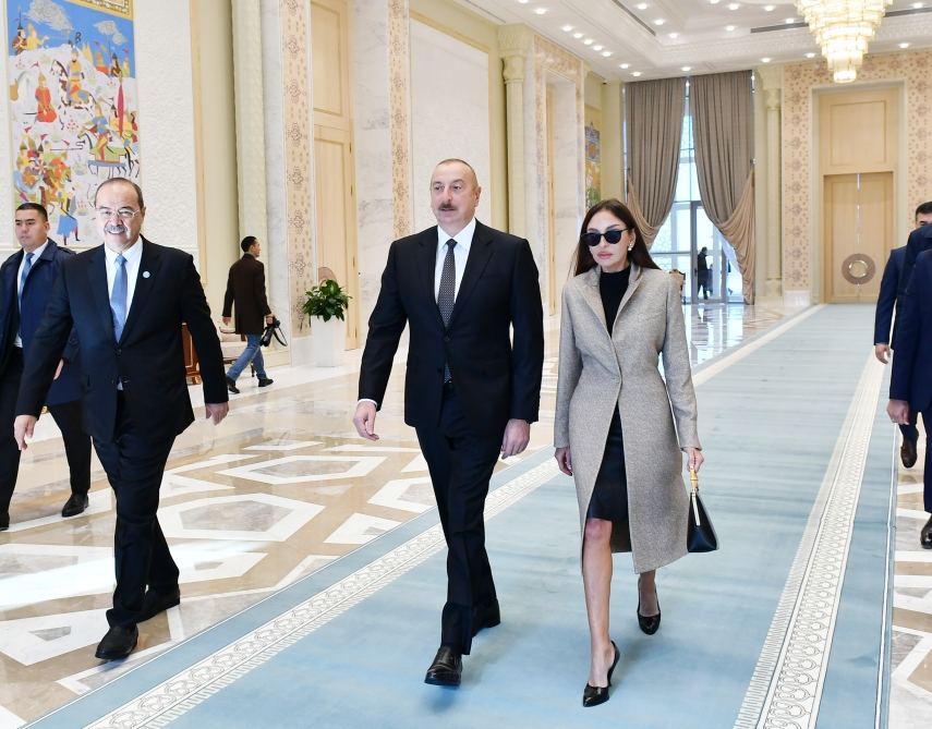 President Ilham Aliyev and First Lady Mehriban Aliyeva arrive in Uzbekistan on visit (PHOTO/VIDEO)