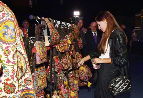 First Lady of Azerbaijan Mehriban Aliyeva views “Illusions of time” exhibition in Samarkand (PHOTO/VIDEO)