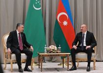 President Ilham Aliyev meets with Chairman of People's Council of Turkmenistan (PHOTO/VIDEO) (UPDATE)