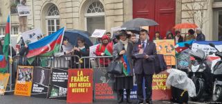 Azerbaijani diaspora representatives holding protest in front of French Senate (PHOTO)