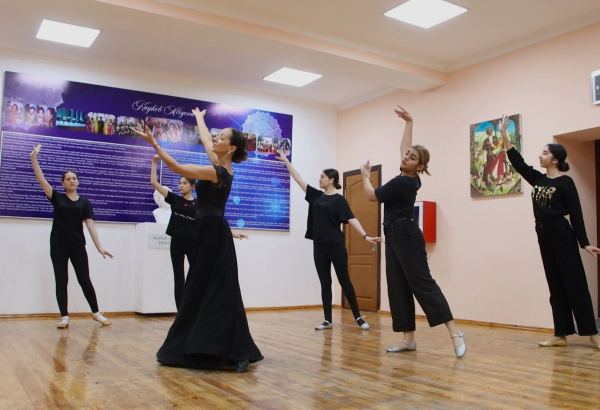 В Узбекистане активно обучаются азербайджанcким национальным танцам (ФОТО)