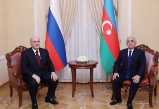 Azerbaijani, Russian PMs hold meeting in Baku (PHOTO)