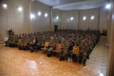 Азербайджанским военнослужащим показали спектакль о судьбе матери, которая ждет сына с фронта (ФОТО)