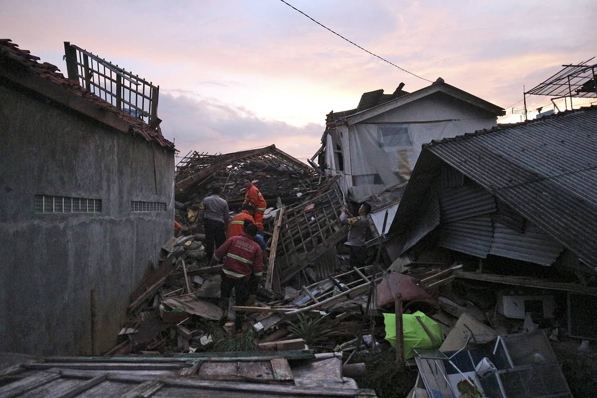 Число погибших при землетрясении в Индонезии возросло до 318