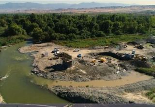 Azerbaijan continues construction of largest railway bridge on Hakari river (VIDEO)