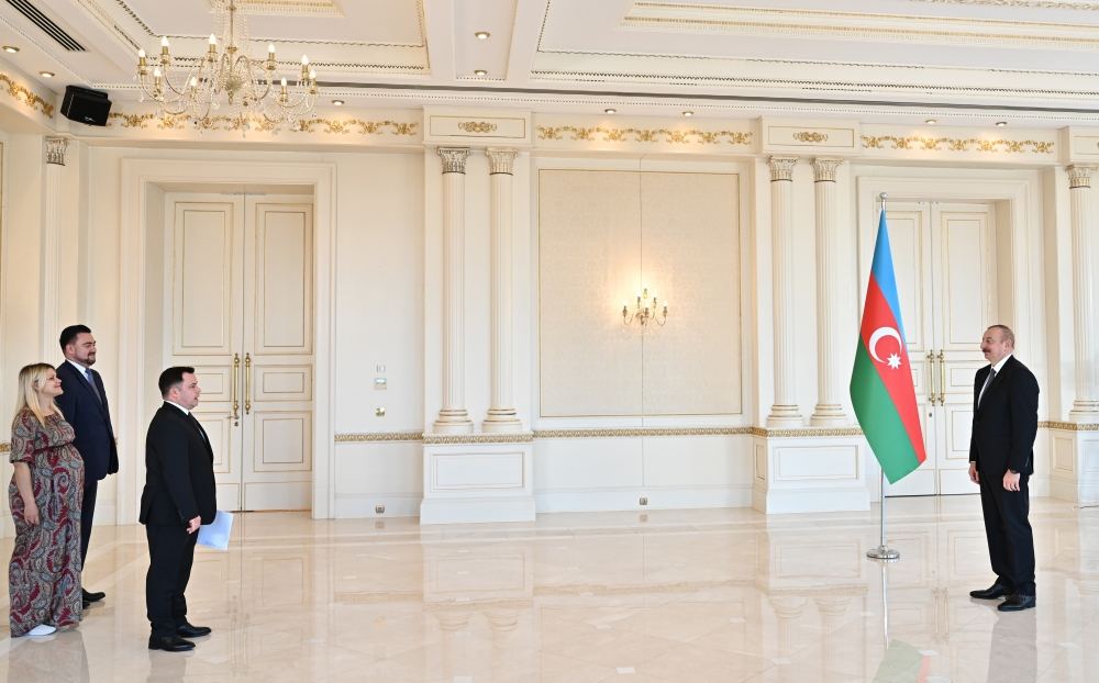 President Ilham Aliyev receives credentials of Moldova's new ambassador (PHOTO/VIDEO)