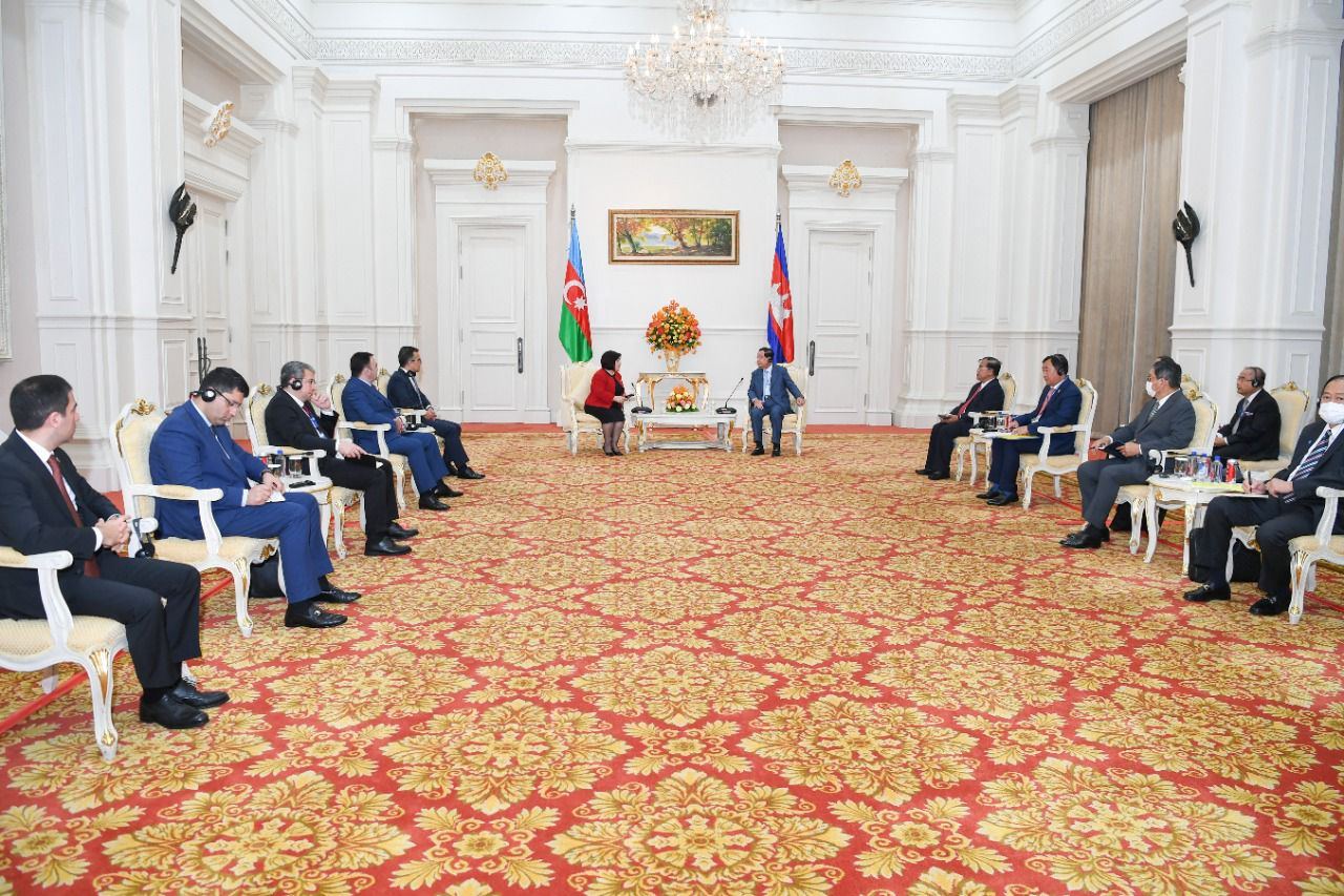 Chair of Azerbaijan's Parliament meets Prime Minister of Cambodia (PHOTO)