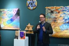 В Берлине открылась выставка выдающегося израильского художника, горского еврея, родившегося в Азербайджане, Рами Меира (ФОТО)
